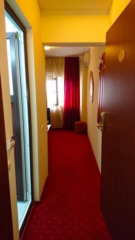 Hotel Pui De Urs Bukarest Exterior foto